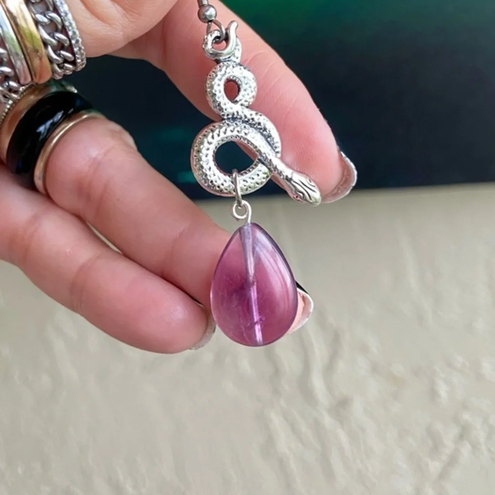 🔴 Purple fluorite drop snake design dangly earrings - Picture 7 of 10